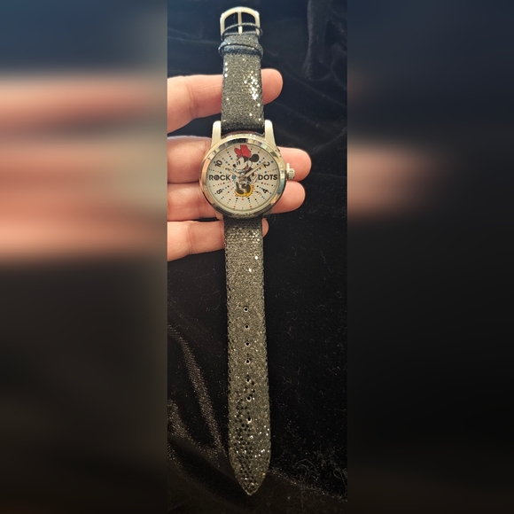 Disney Minnie Mouse Rock the Dots Silver Alloy Watch, Black Leather Strap NWOT - Picture 2 of 6